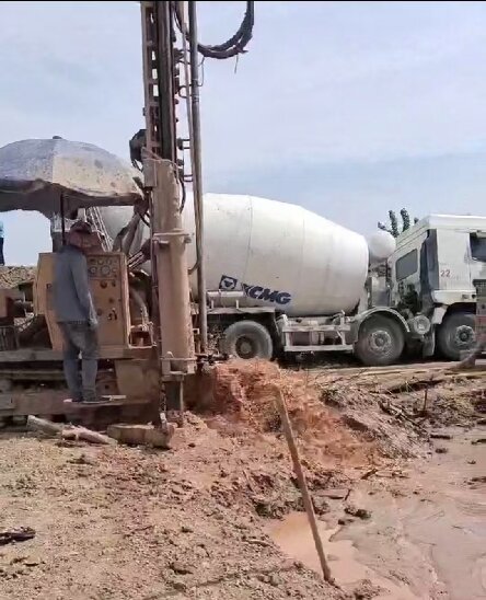 颍泉区岩石井施工
